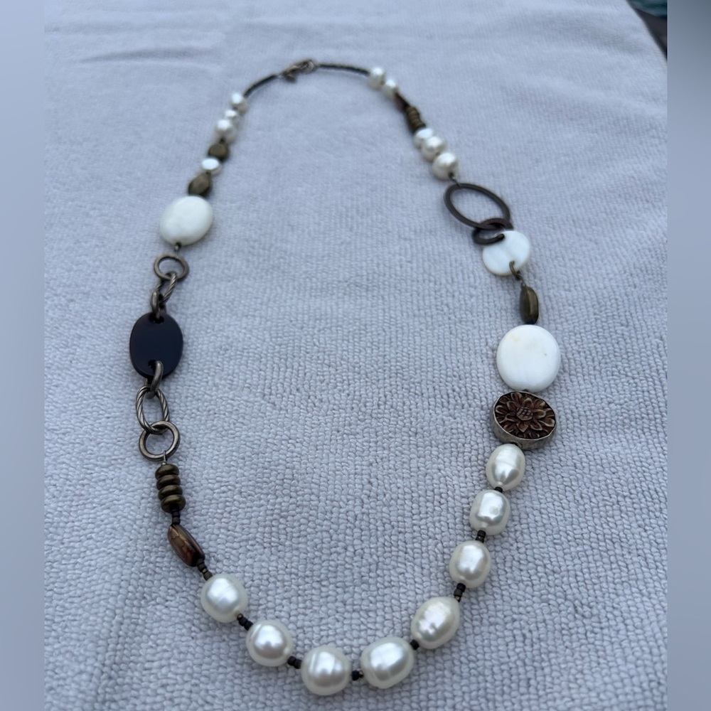 N1996 Silpada Mother-of-Pearl necklace